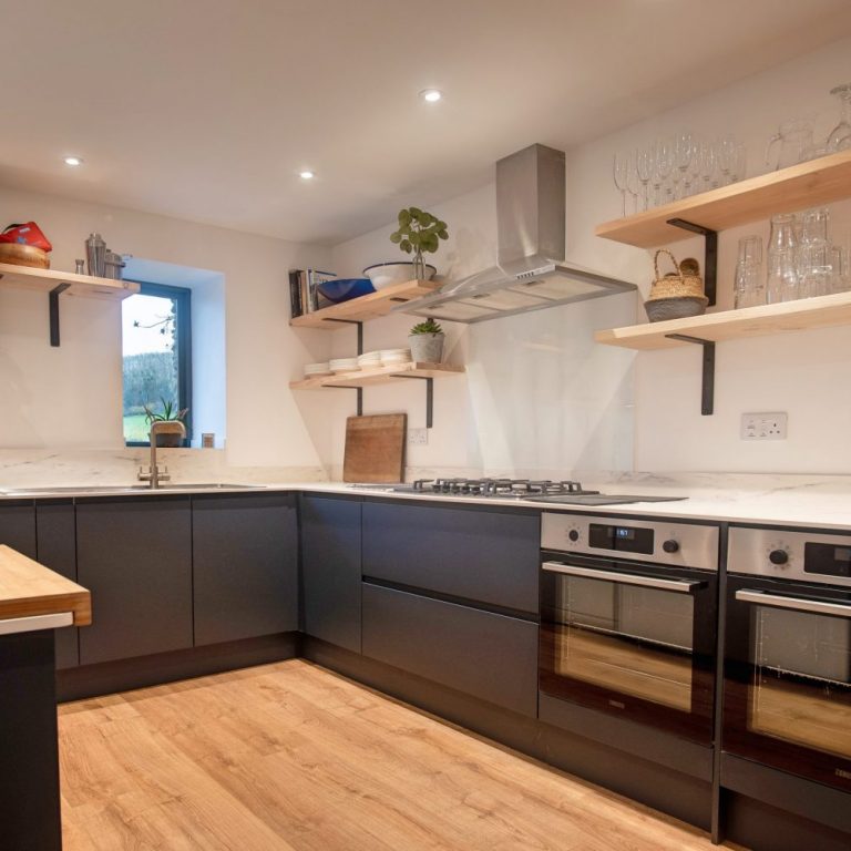 Kitchen units, 2 ovens, hob and double sink